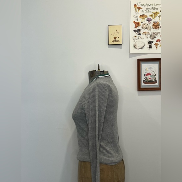 Divided grey stretchy crew neck - Picture 2 of 4